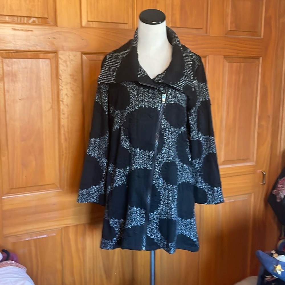 NWT Violet Ruby Size M Textured Dot Ponte Zip Jacket